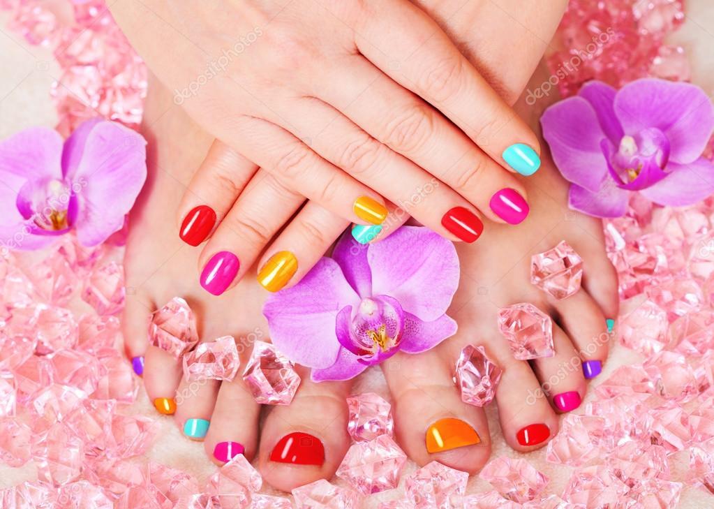 MANICURA Y PEDICURA