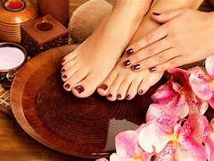 BELLEZA EN MANOS Y PIES